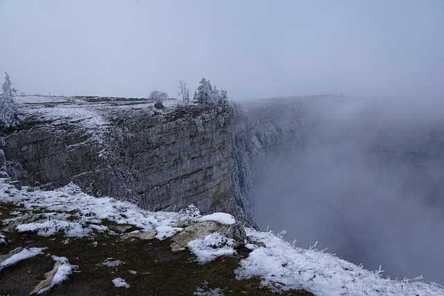 undefinedРегулярные обновления программного обеспечения</strong> предотвращают уязвимости. Обеспечьте автоматическое обновление ОС и приложений.»></p>
<p><strong>Сильные пароли и двухфакторная аутентификация</strong> являются первой линией защиты. Убедитесь, что сотрудники используют сложные пароли и включают 2FA для всех критичных систем.</p>
<p><strong>Обучение команды</strong> снижает риск атак через социальную инженерию. Организуйте регулярные тренинги по распознаванию фишинга и других угроз.</p>
<p><strong>Регулярные резервные копии</strong> данных помогут избежать потерь в случае инцидента. Настраивайте автоматические резервные копии на отдельных носителях или в облаке.</p>
<p><img decoding=